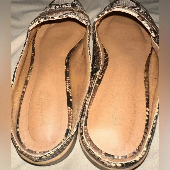 Universal Thread Amber Snake Print Mules - Picture 5 of 7
